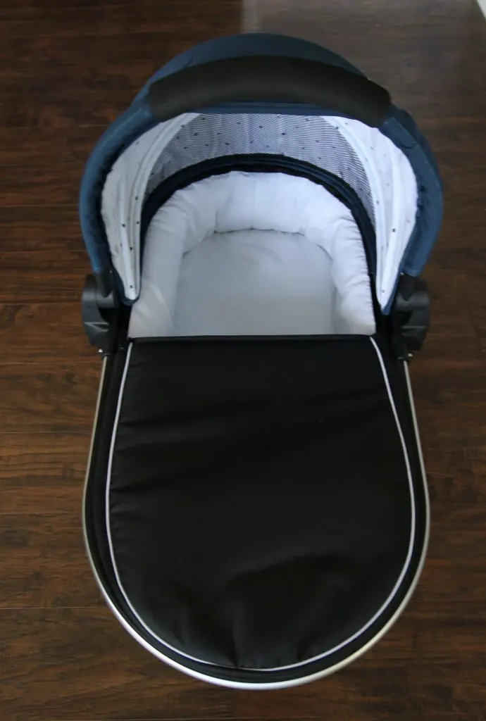 mockingbird bassinet zipped up