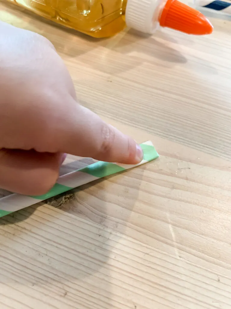 flattening a paper straw