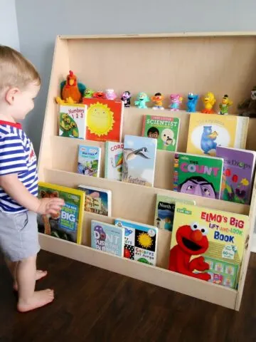 toddler looking at front facing bookshelf