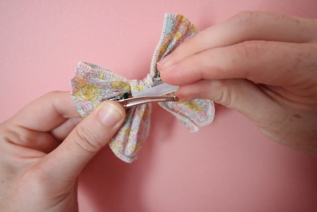 how to add a rubber grip to a hair bow