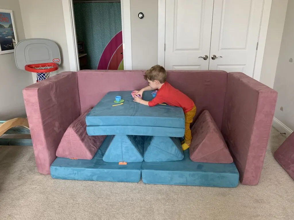 how to build a nugget table booth