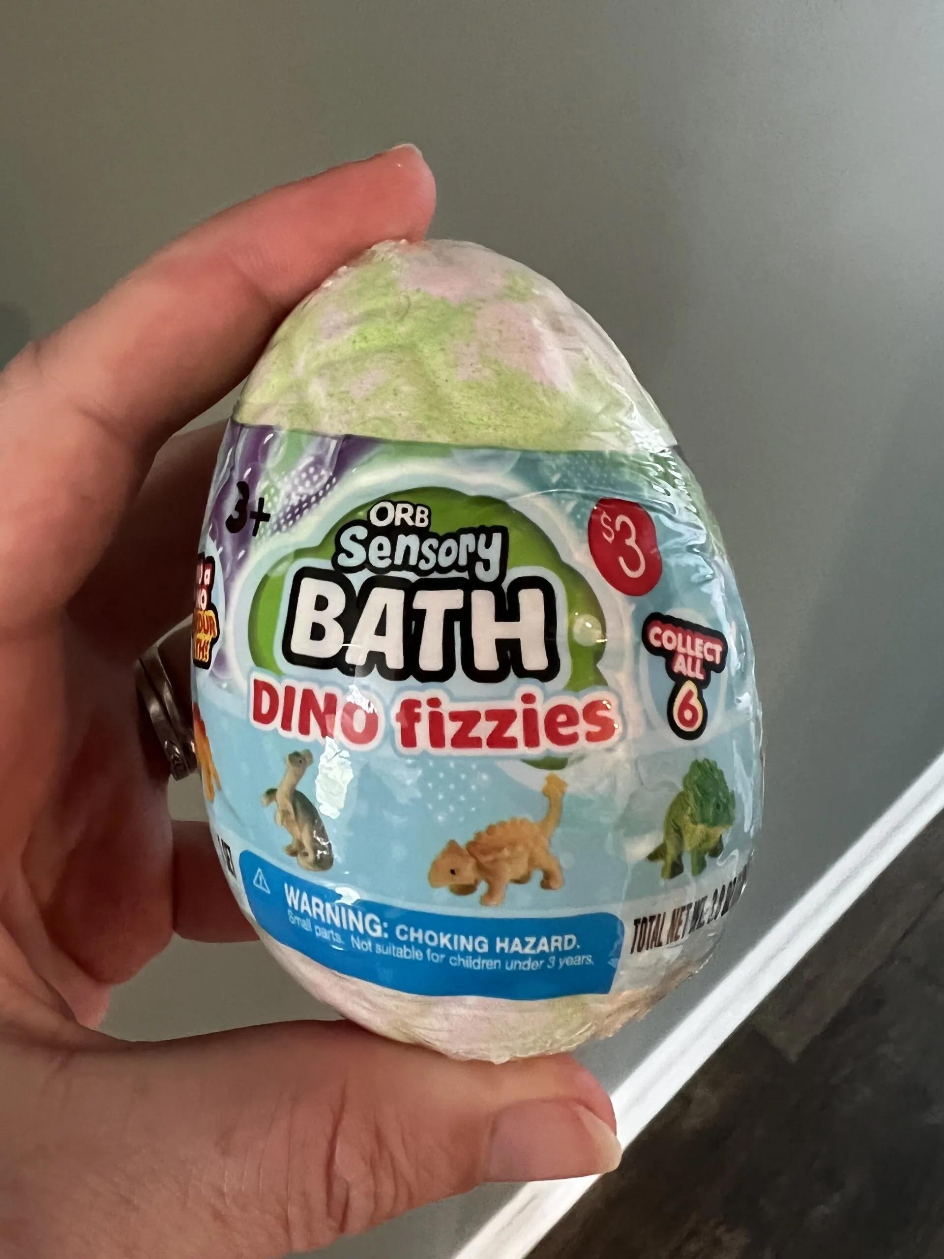 bath bomb with dinosaurs inside