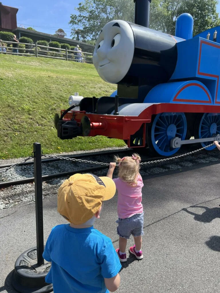 kids with thomas the train