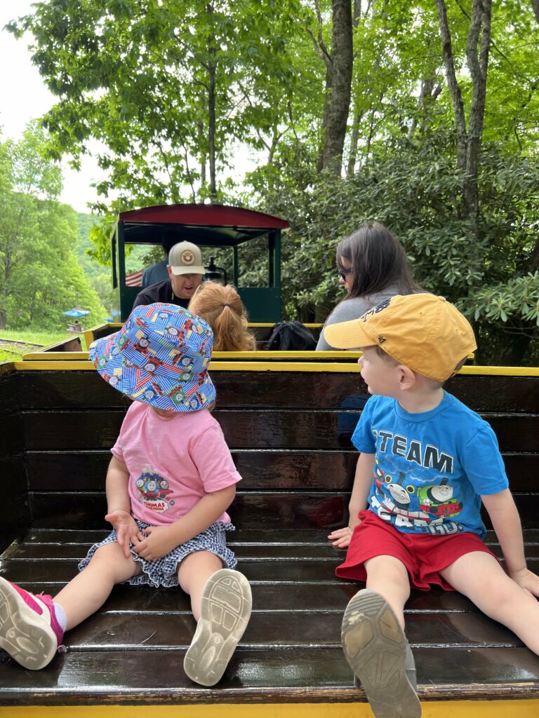 kids on the little train at tweetsie railroad