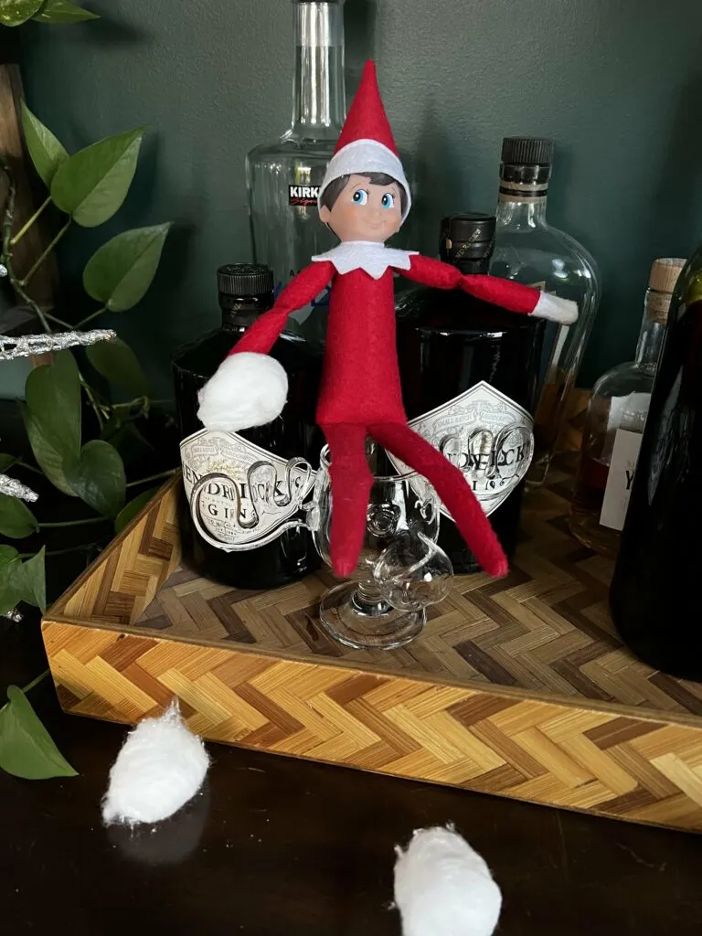 elf on the shelf snowball fight