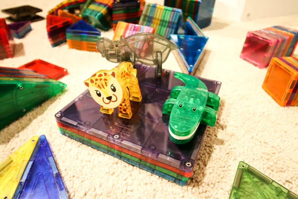 magna tile jungle animal set