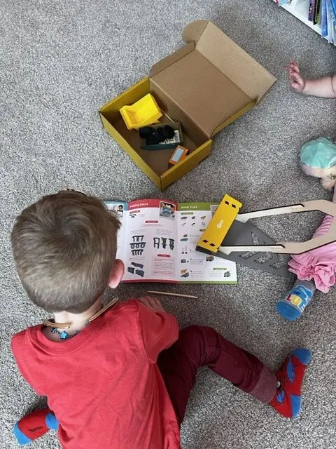 kids doing a kiwico koala crate