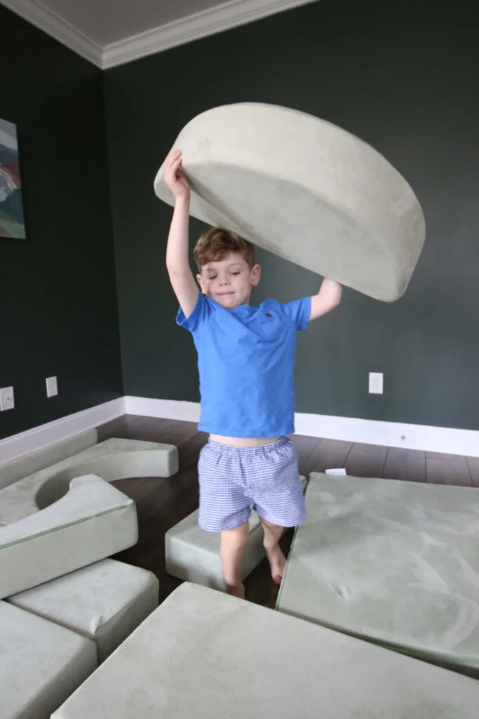 child carrying an arch from the barumba play couch