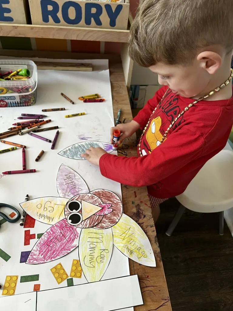 coloring a paper turkey hat craft