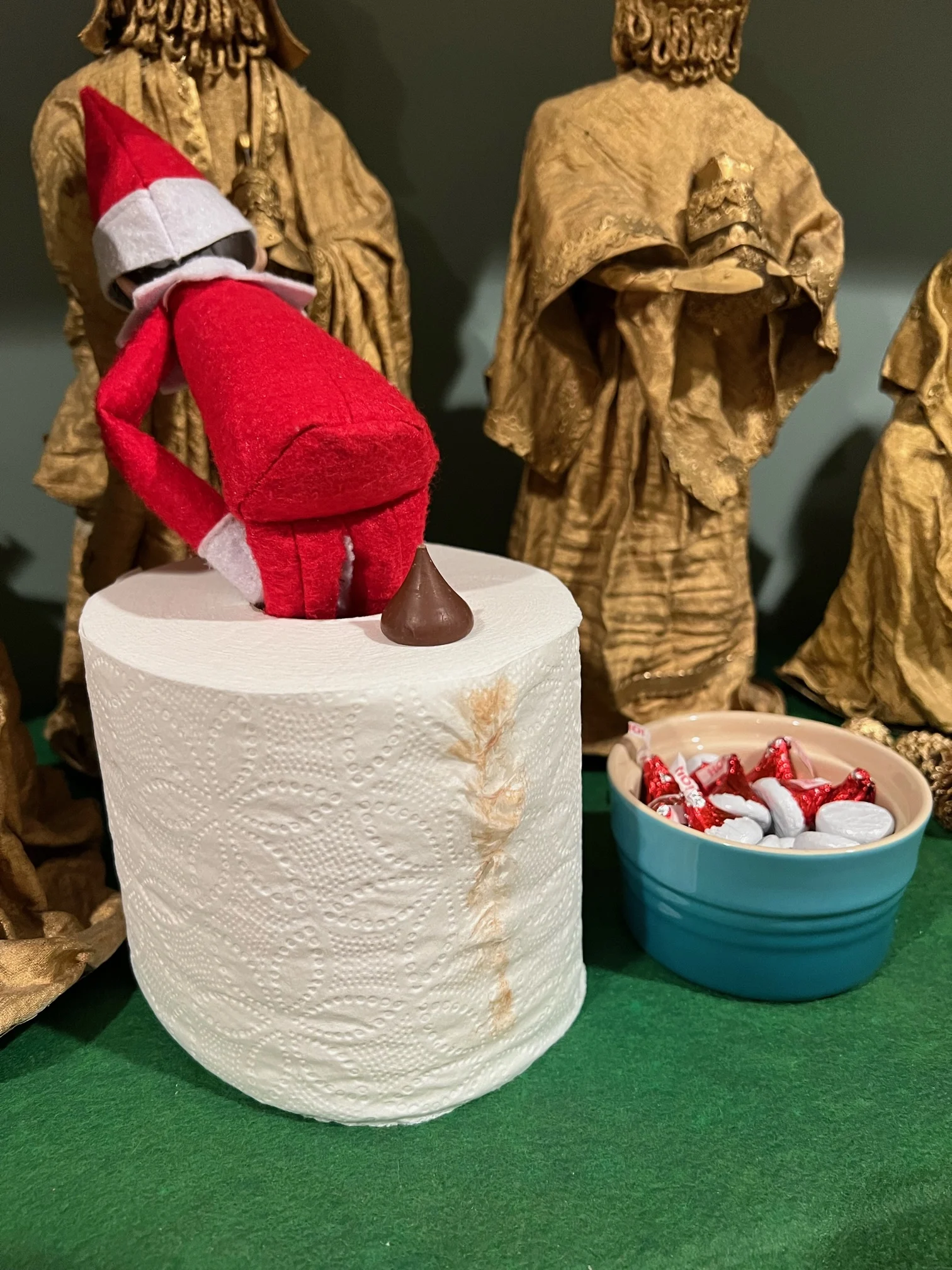 Elf on the shelf idea: pooping - Celebrating with kids