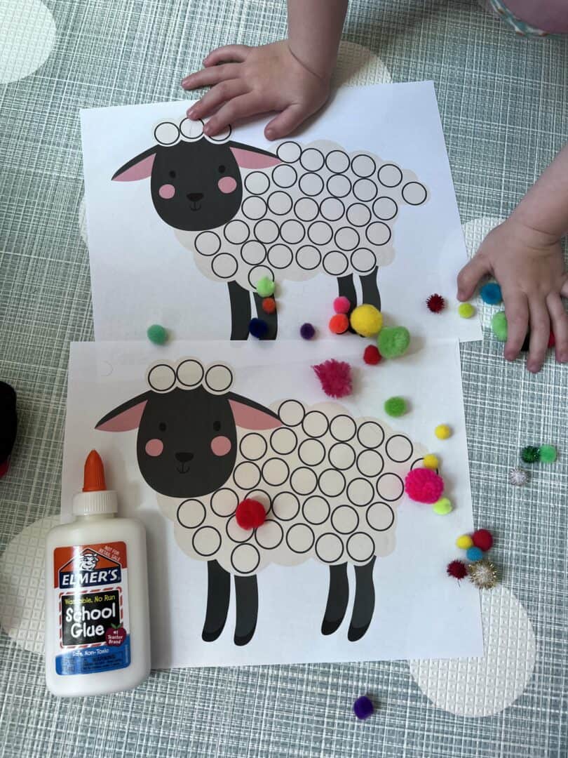 Sheep cotton ball craft - free printable template - Celebrating with kids