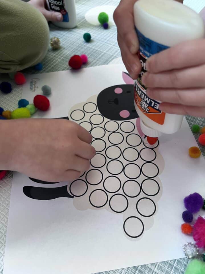 Sheep cotton ball craft - free printable template - Celebrating with kids