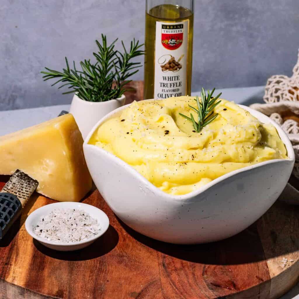 20 Easy Thanksgiving Potluck Side Dishes to Try Celebrating with kids