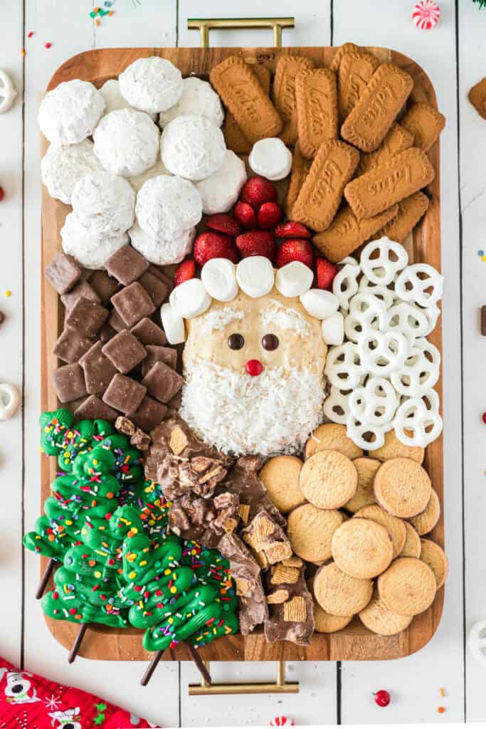 17 Festive Christmas Charcuterie Boards Celebrating With Kids 17-festive-christmas-charcuterie-boards-celebrating-with-kids