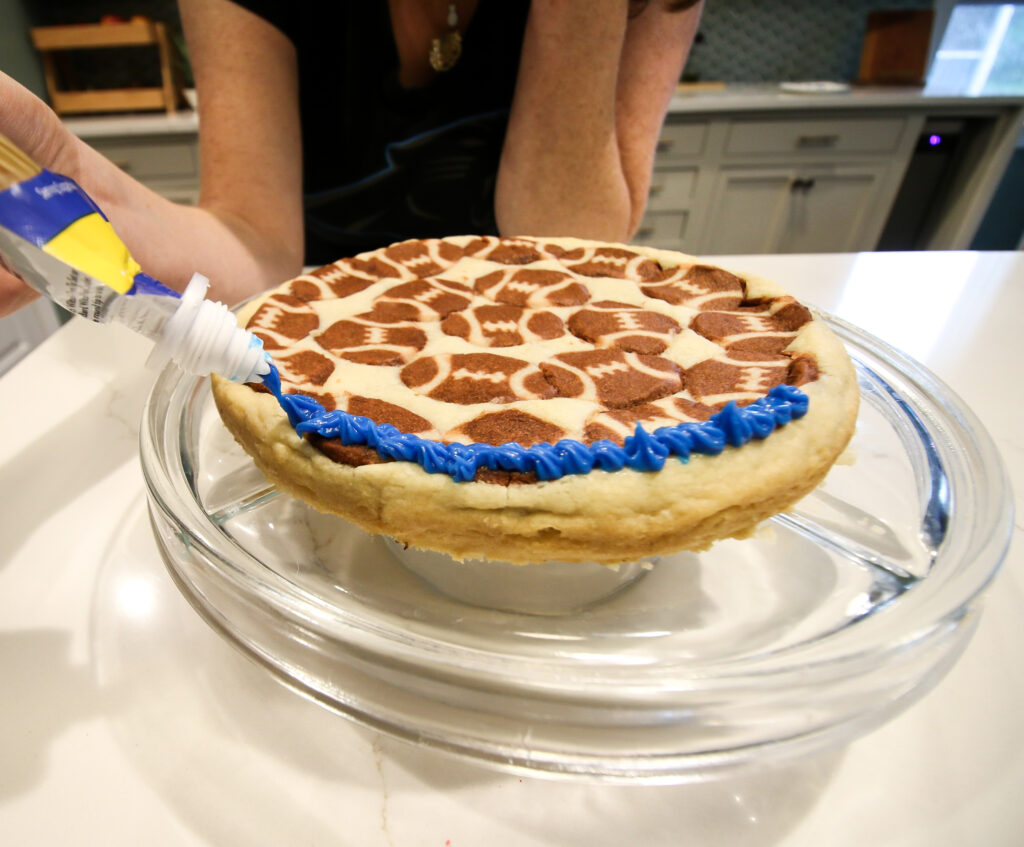 how to make an easy football cookie cake