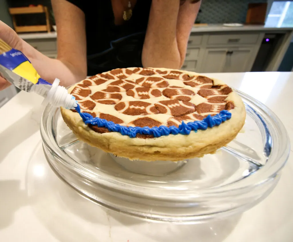 how to make an easy football cookie cake