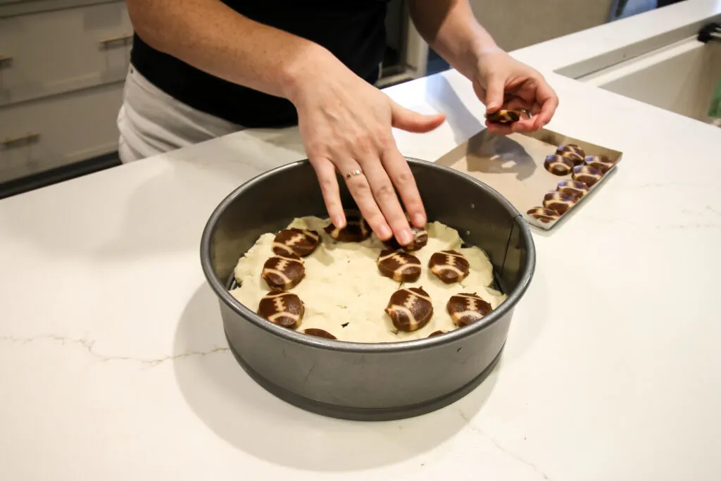 how to make an easy football cookie cake