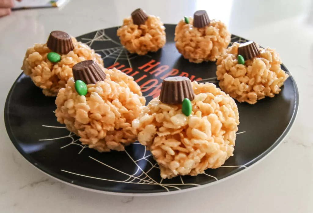 Easy Pumpkin Rice Crispy Treats