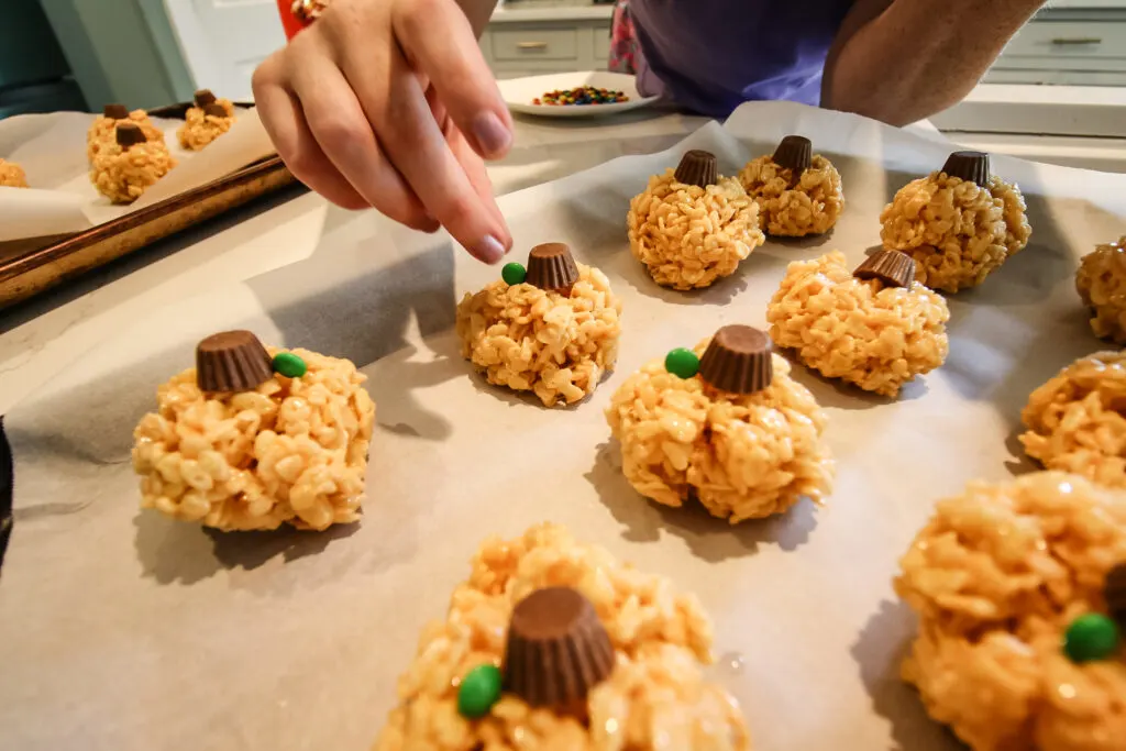 making rice crispy treat pumpkins