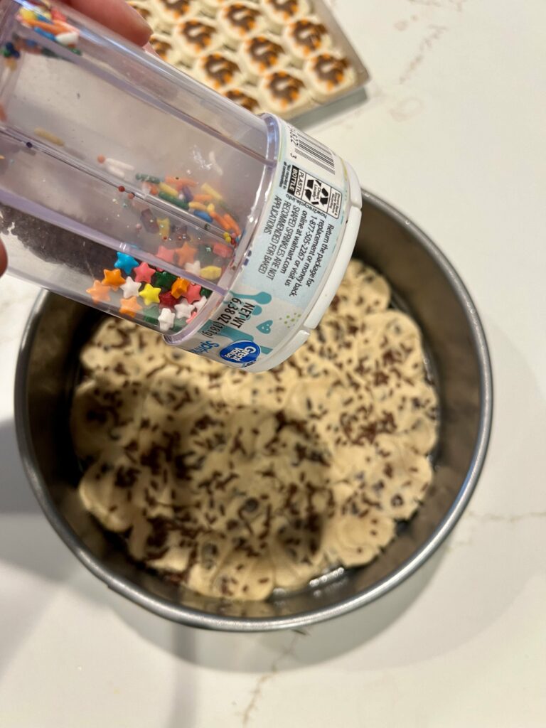 making a thanksgiving cookie cake