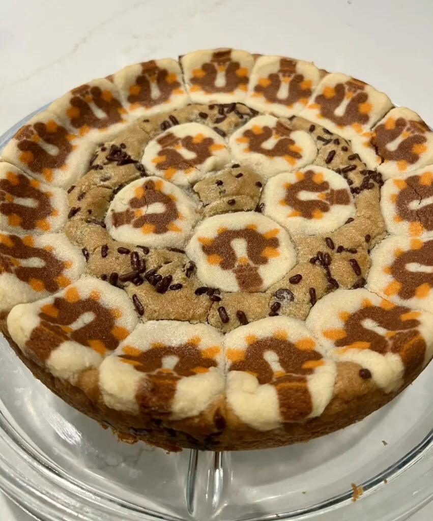 making a thanksgiving cookie cake