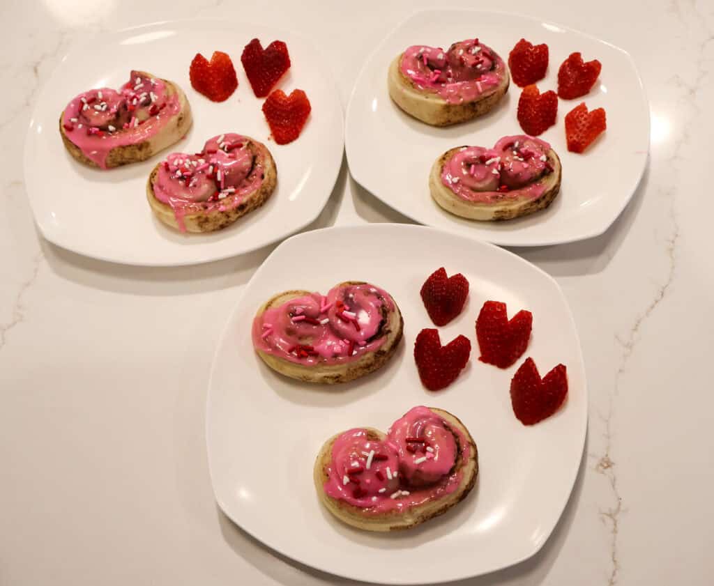 valentines day cinnamon rolls