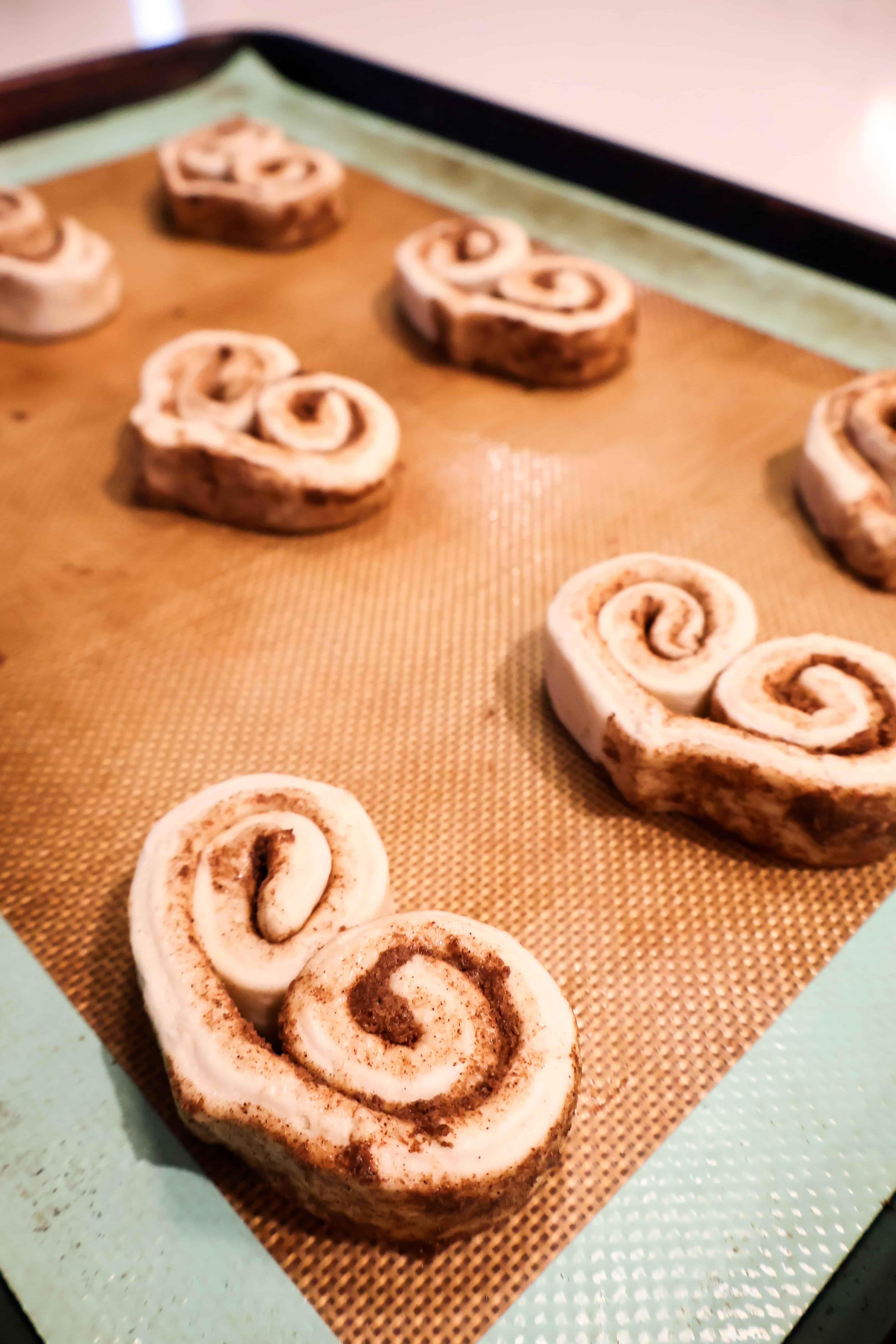 heart shaped cinnamon rolls