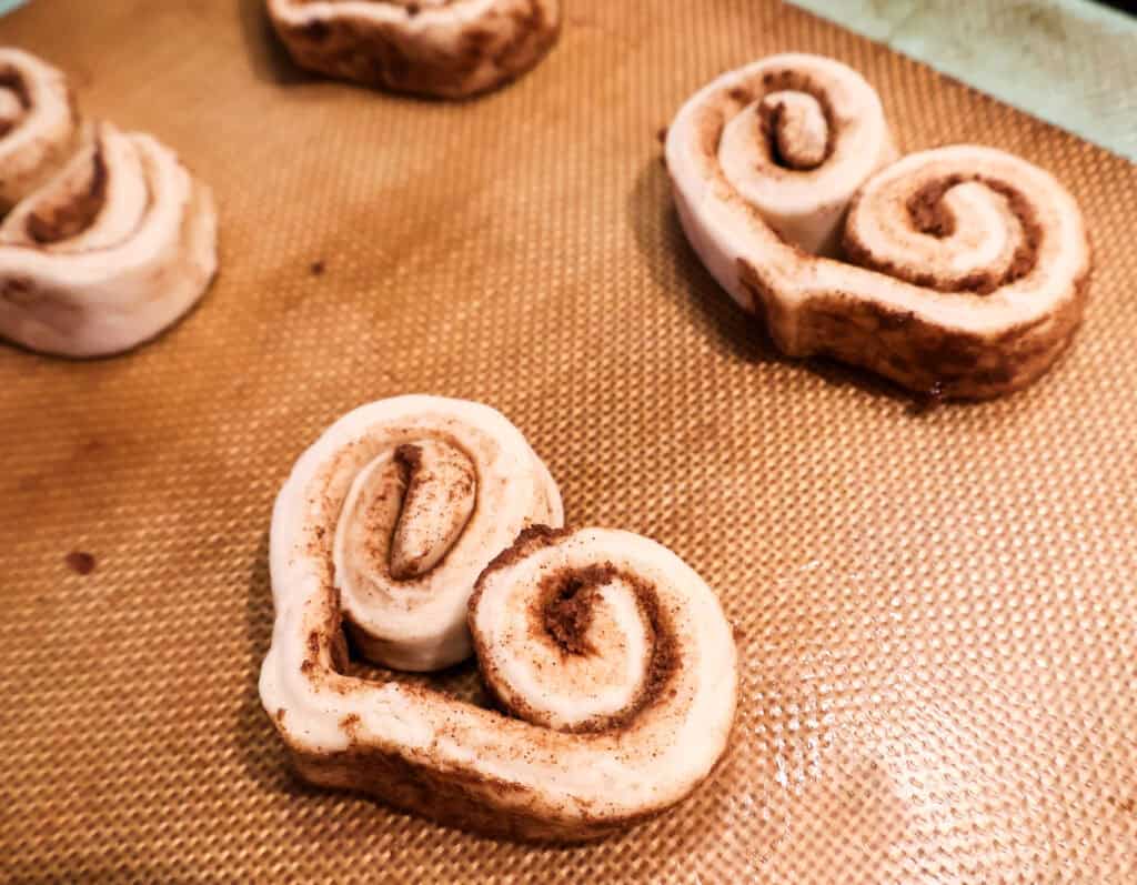 heart shaped cinnamon rolls