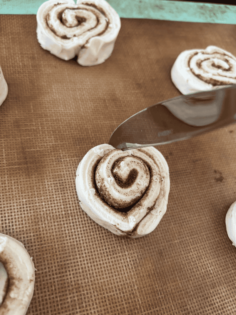 heart shaped cinnamon rolls