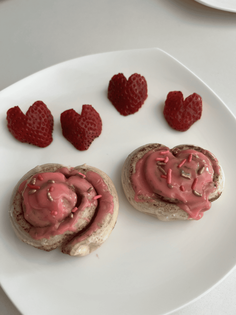 heart shaped cinnamon rolls