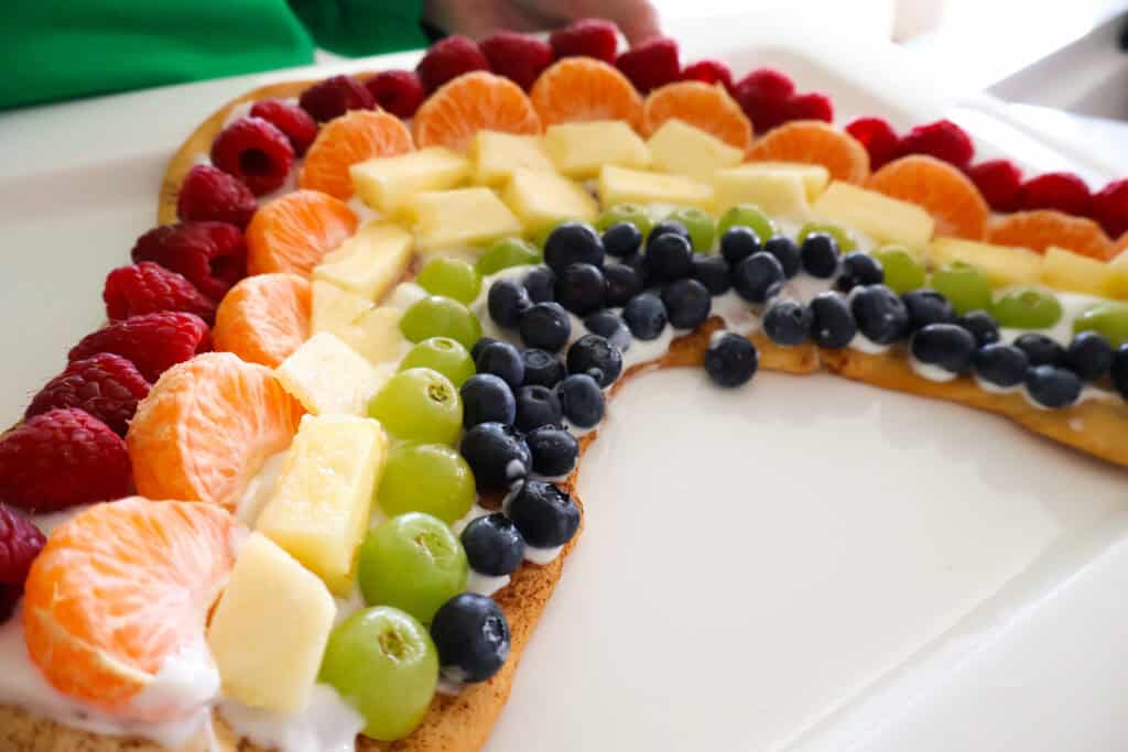 rainbow fruit pizza