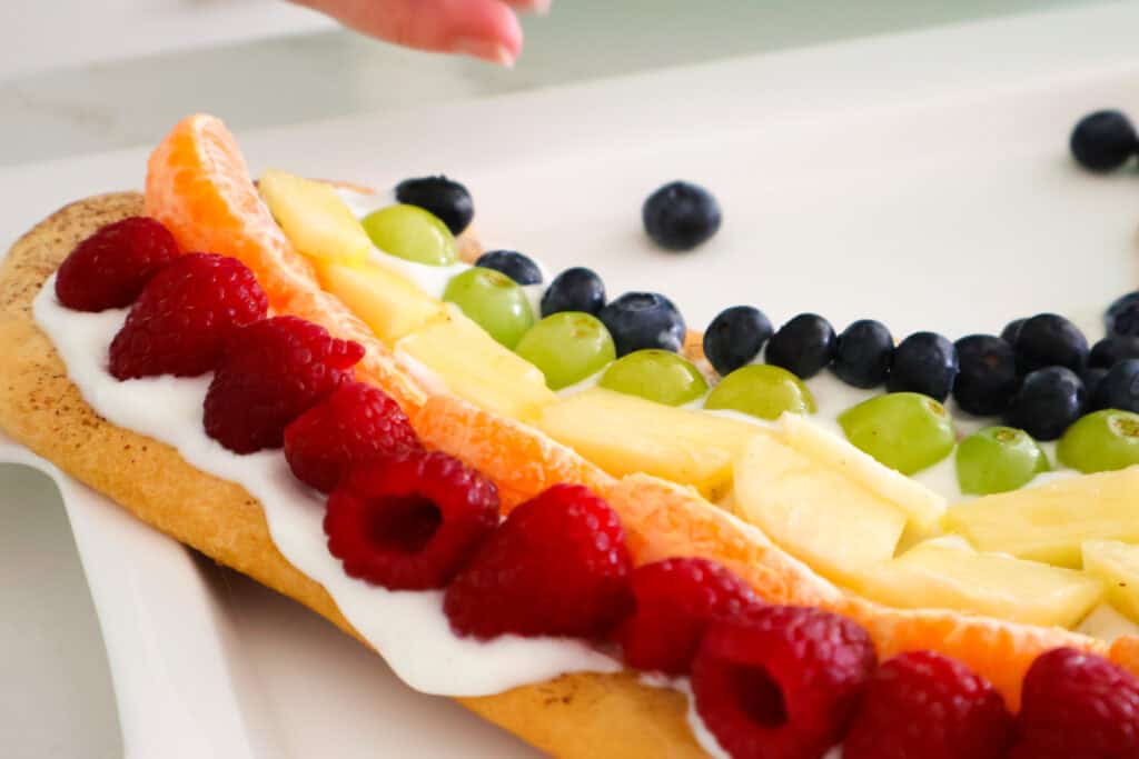 rainbow fruit pizza