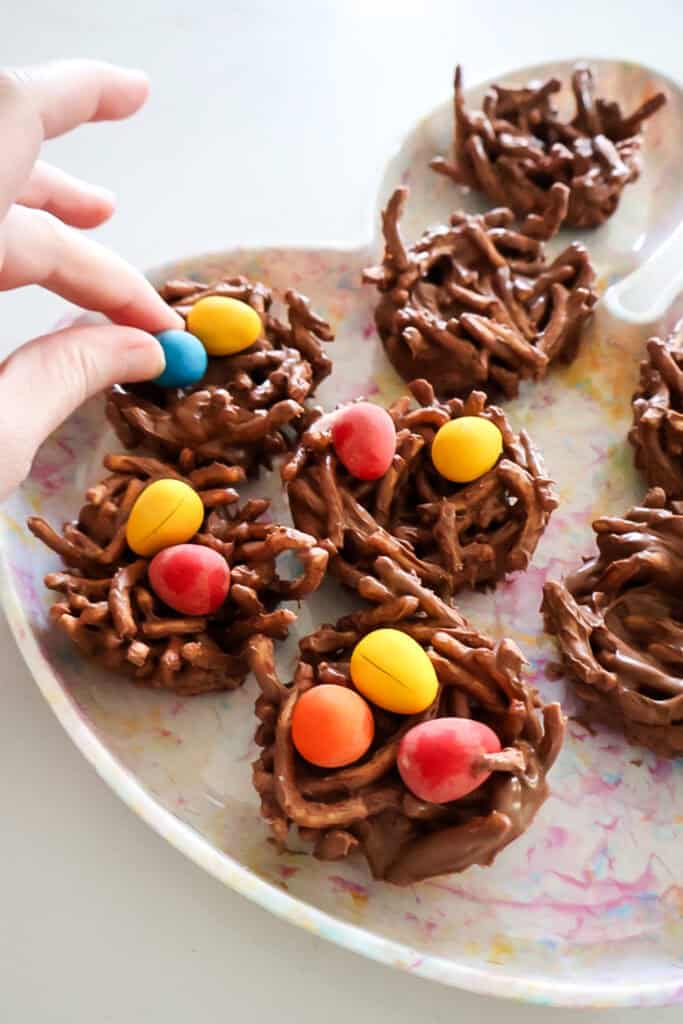 easy no-bake chocolate nest cookies