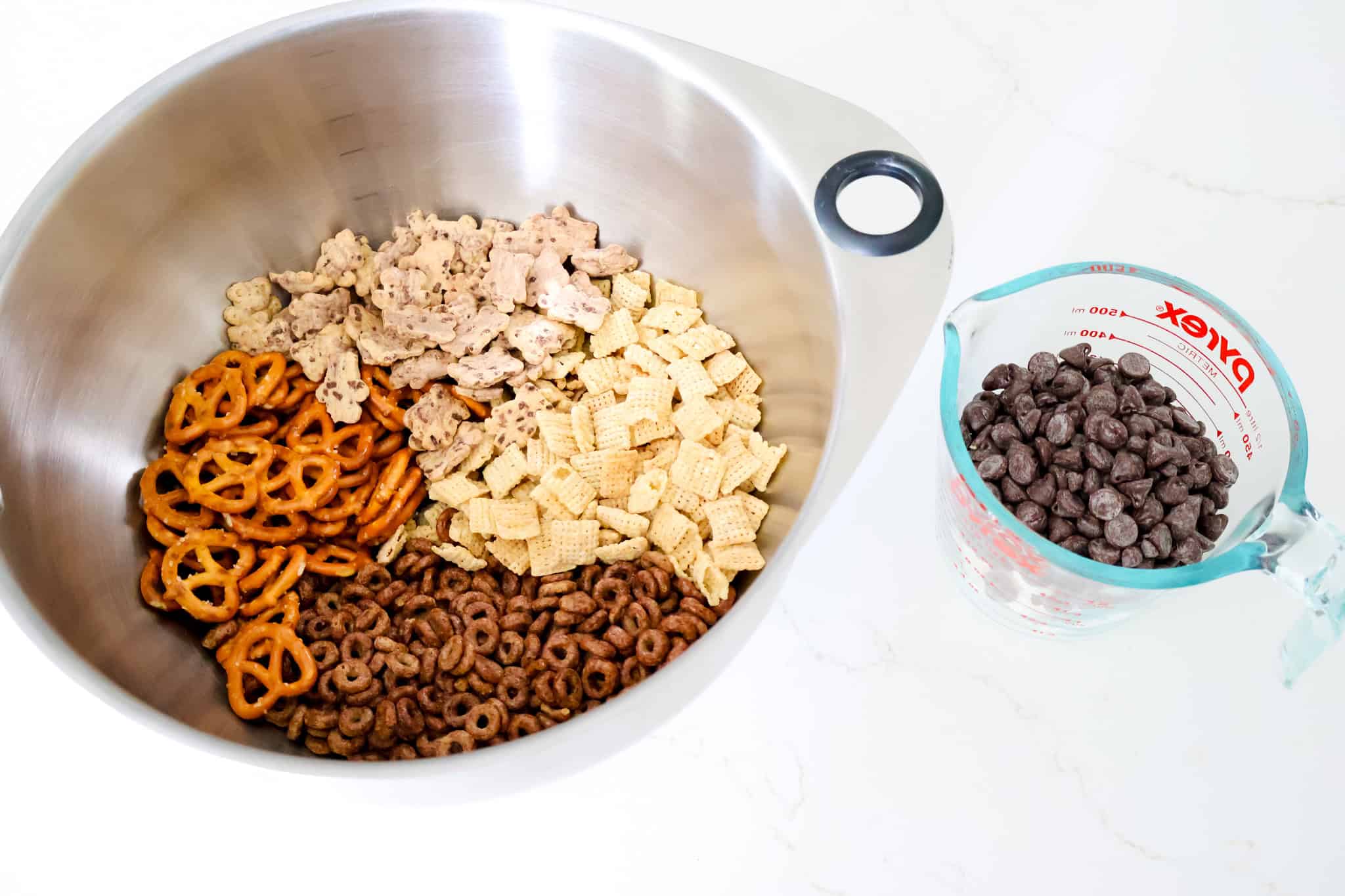 How to Make the Best S’mores Trail Mix