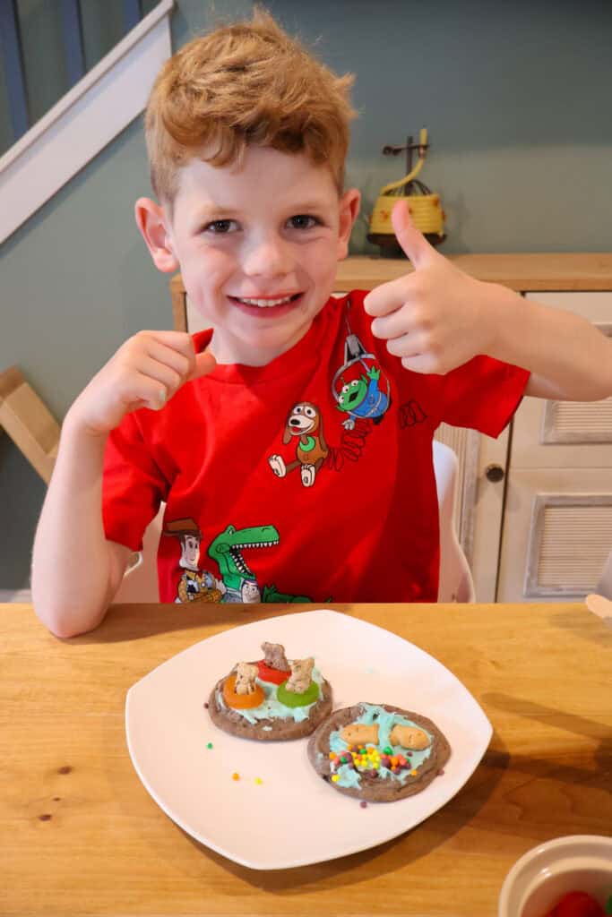 decorating beach cookies