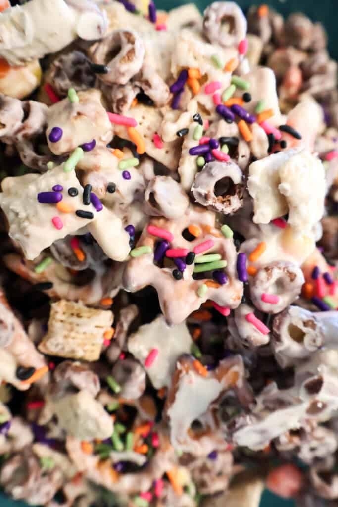 making halloween trail mix