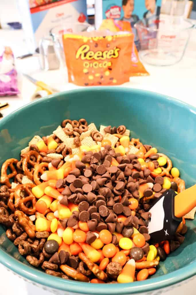 making halloween trail mix
