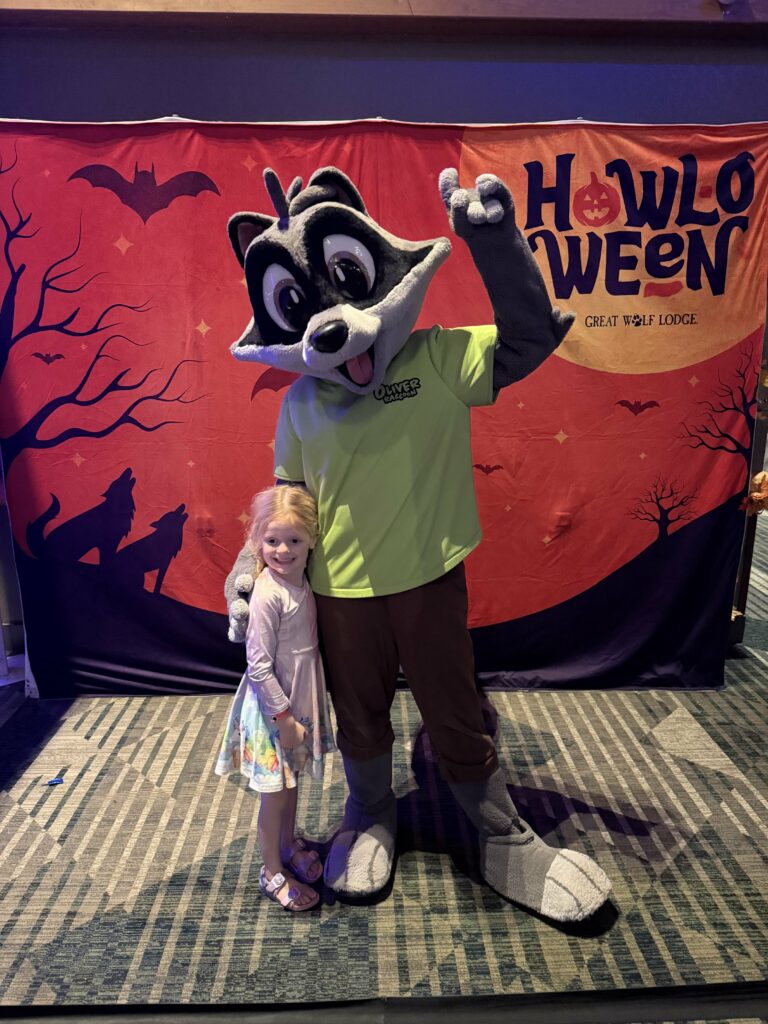 great wolf lodge character meet and greet raccoon