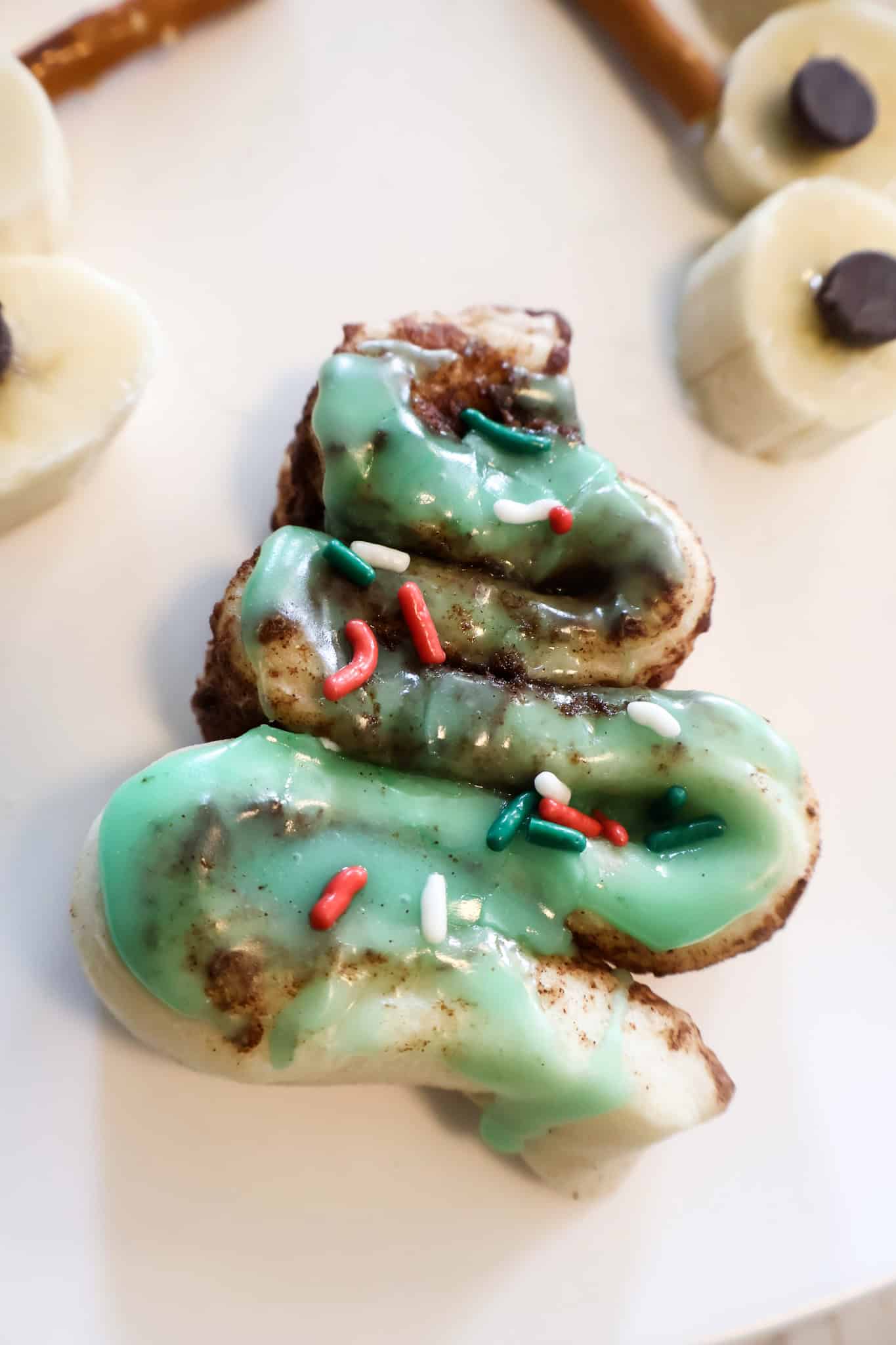 cinnamon roll christmas tree