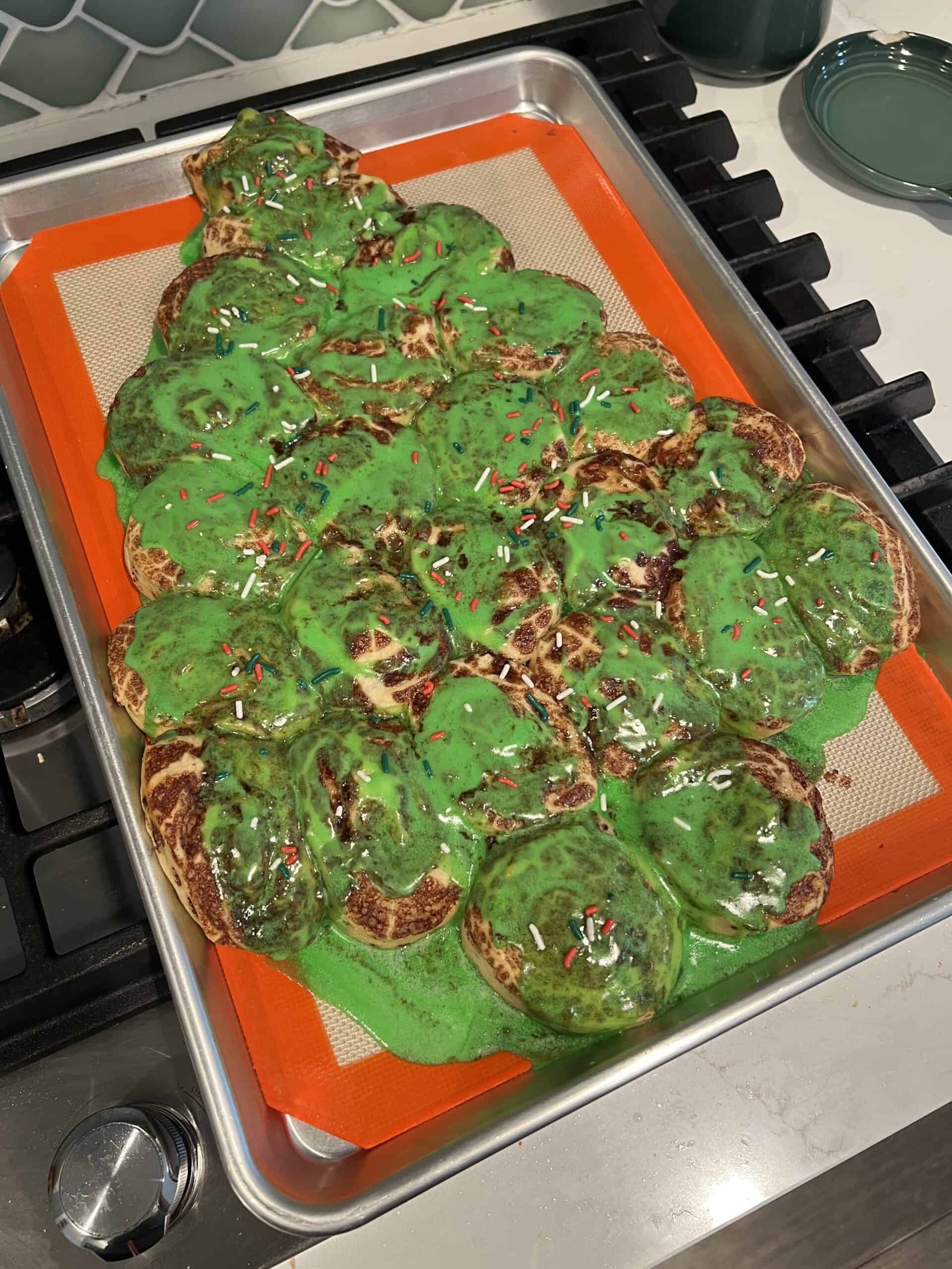 cinnamon roll christmas tree