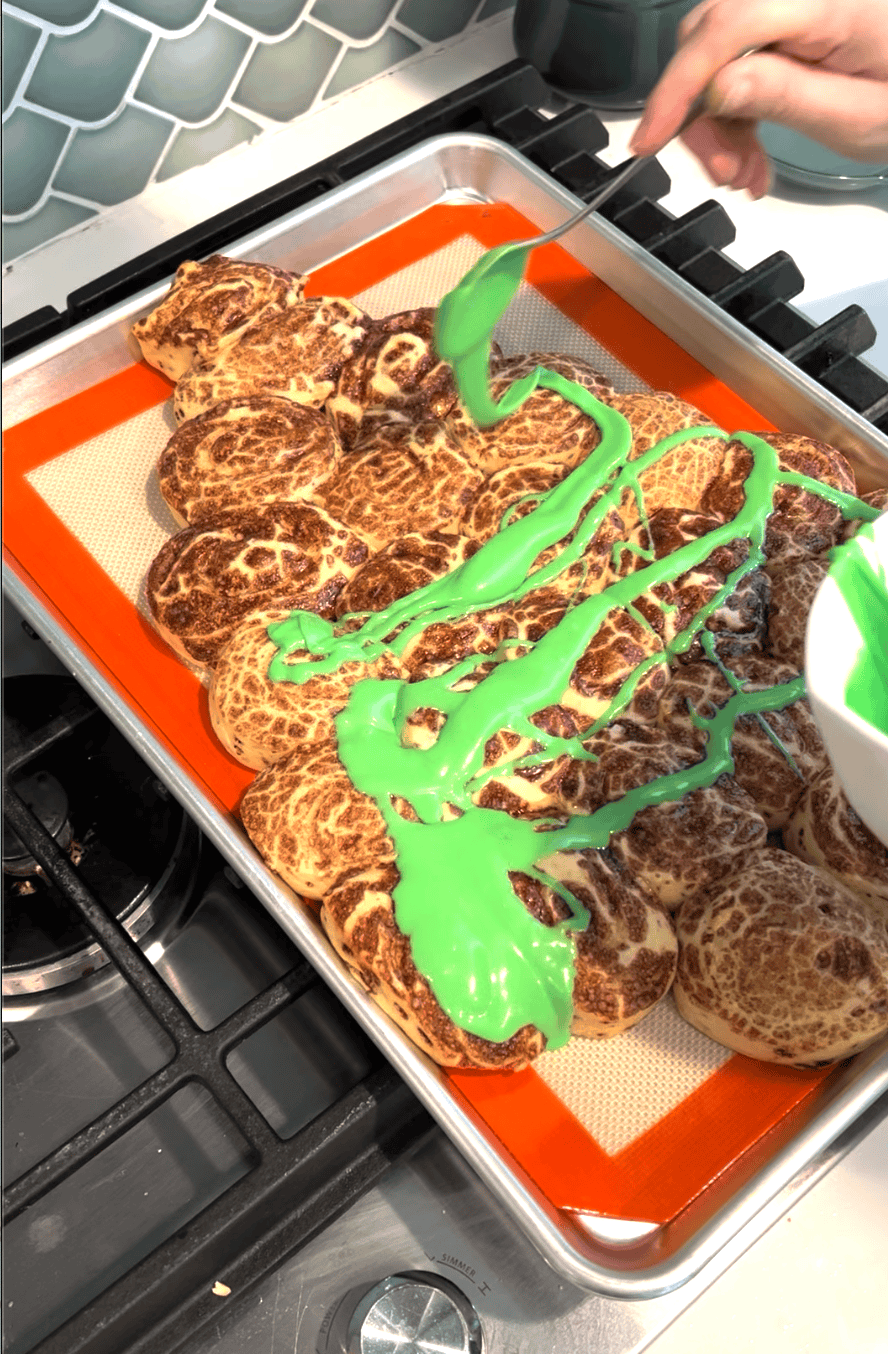 frosting christmas tree cinnamon rolls