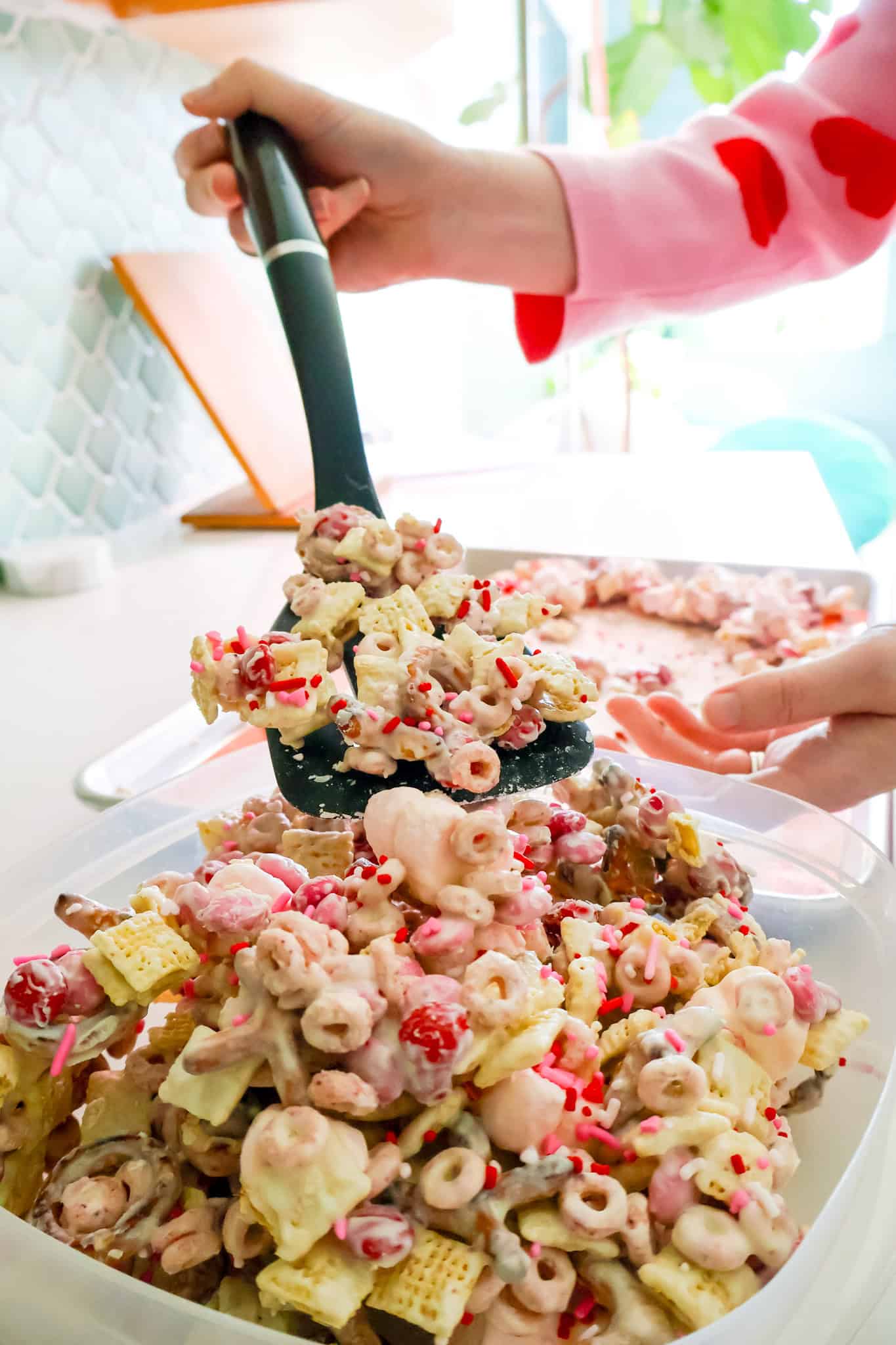 how to make valentines day trail mix