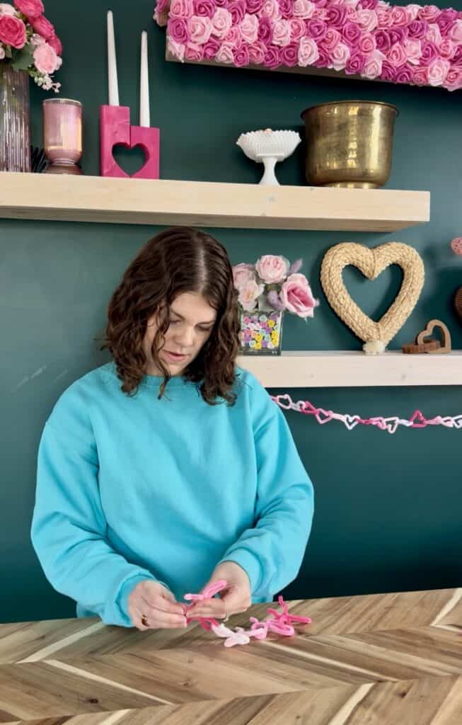 making a pipe cleaner garland