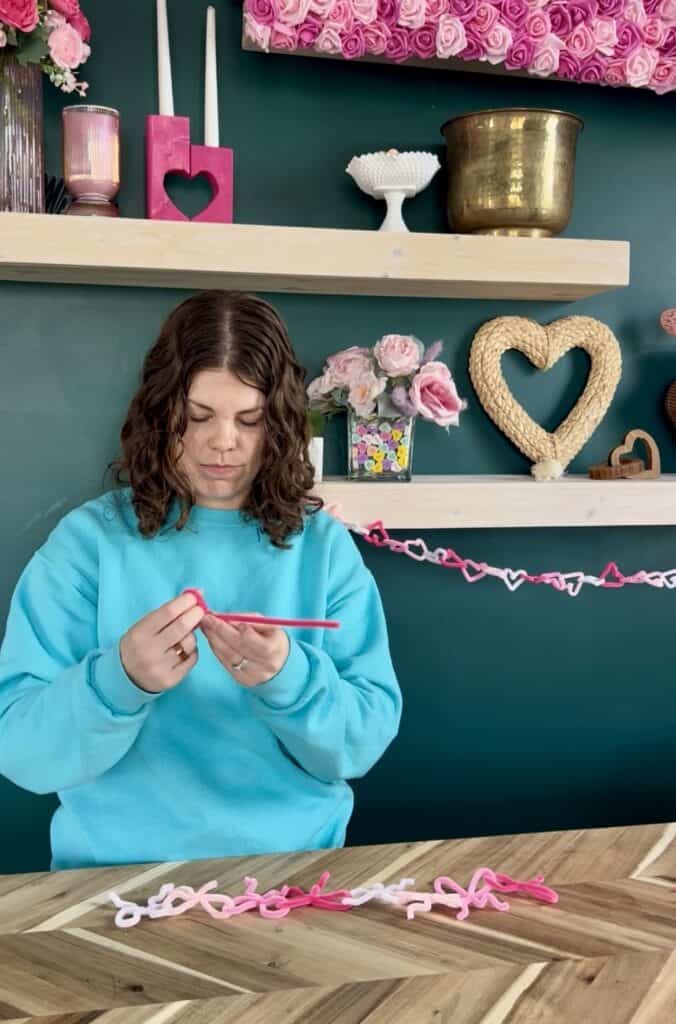 making a pipe cleaner garland