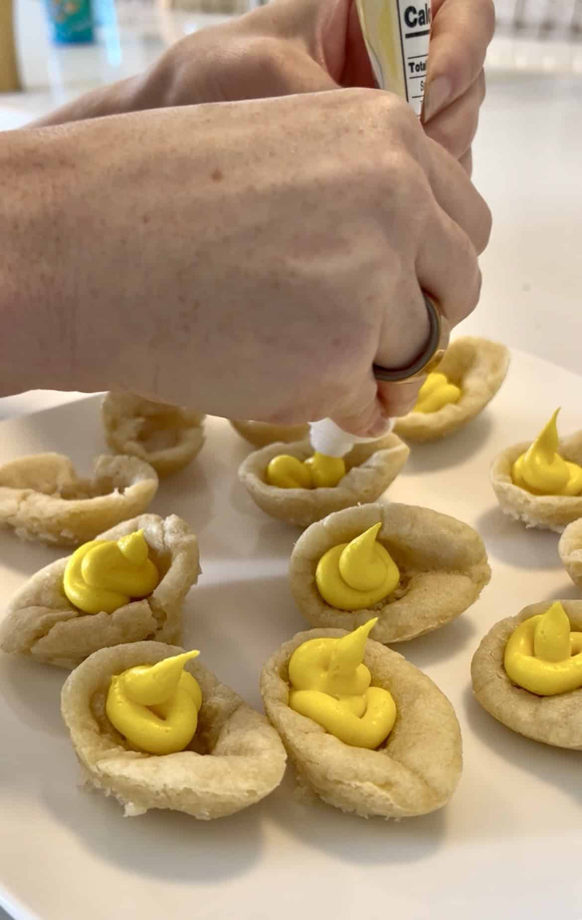 icing deviled egg cookies