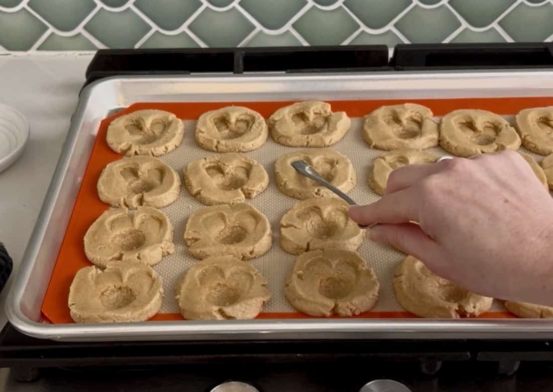 creating bunny face cookies