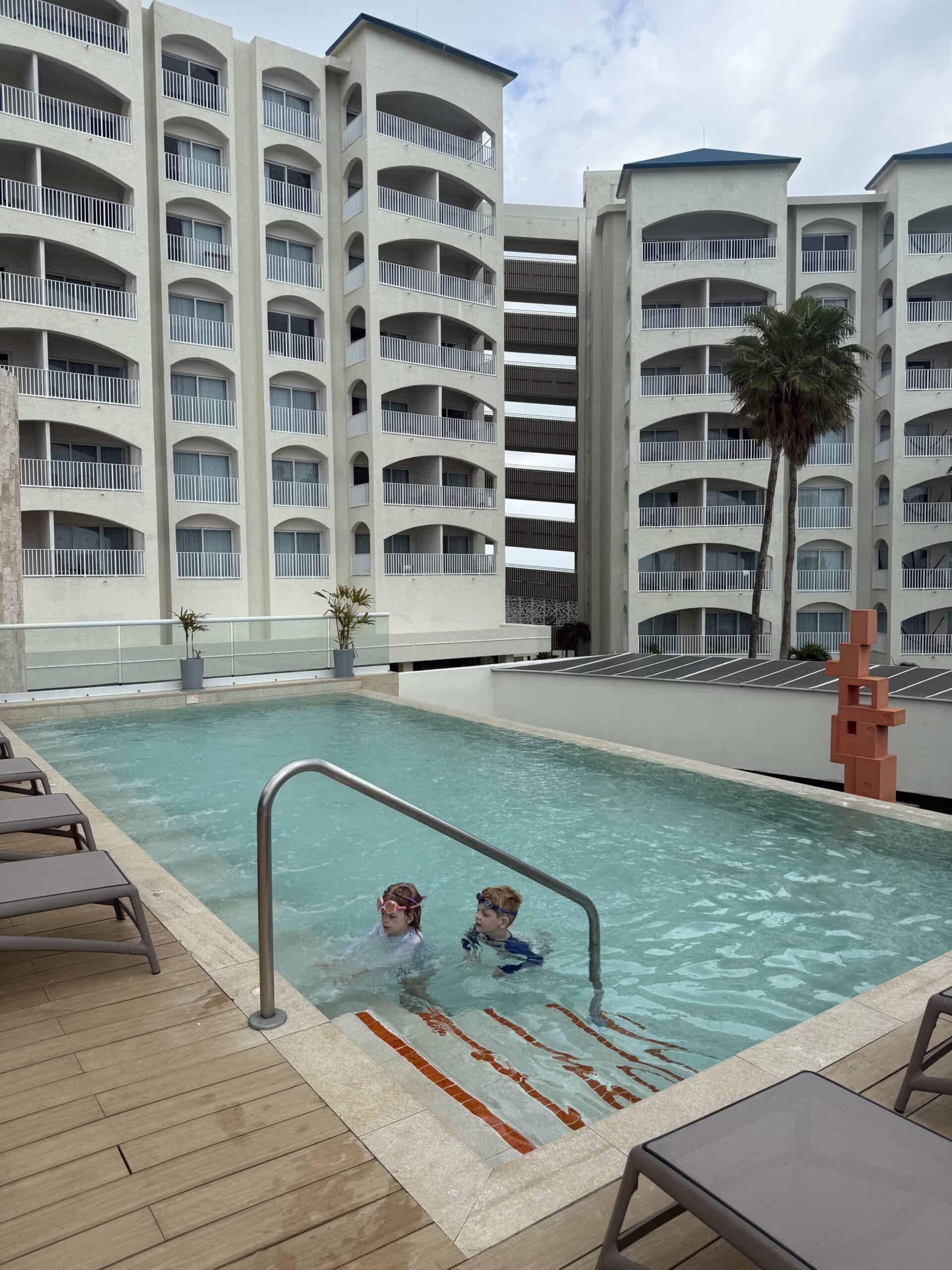 hilton mar caribe pools