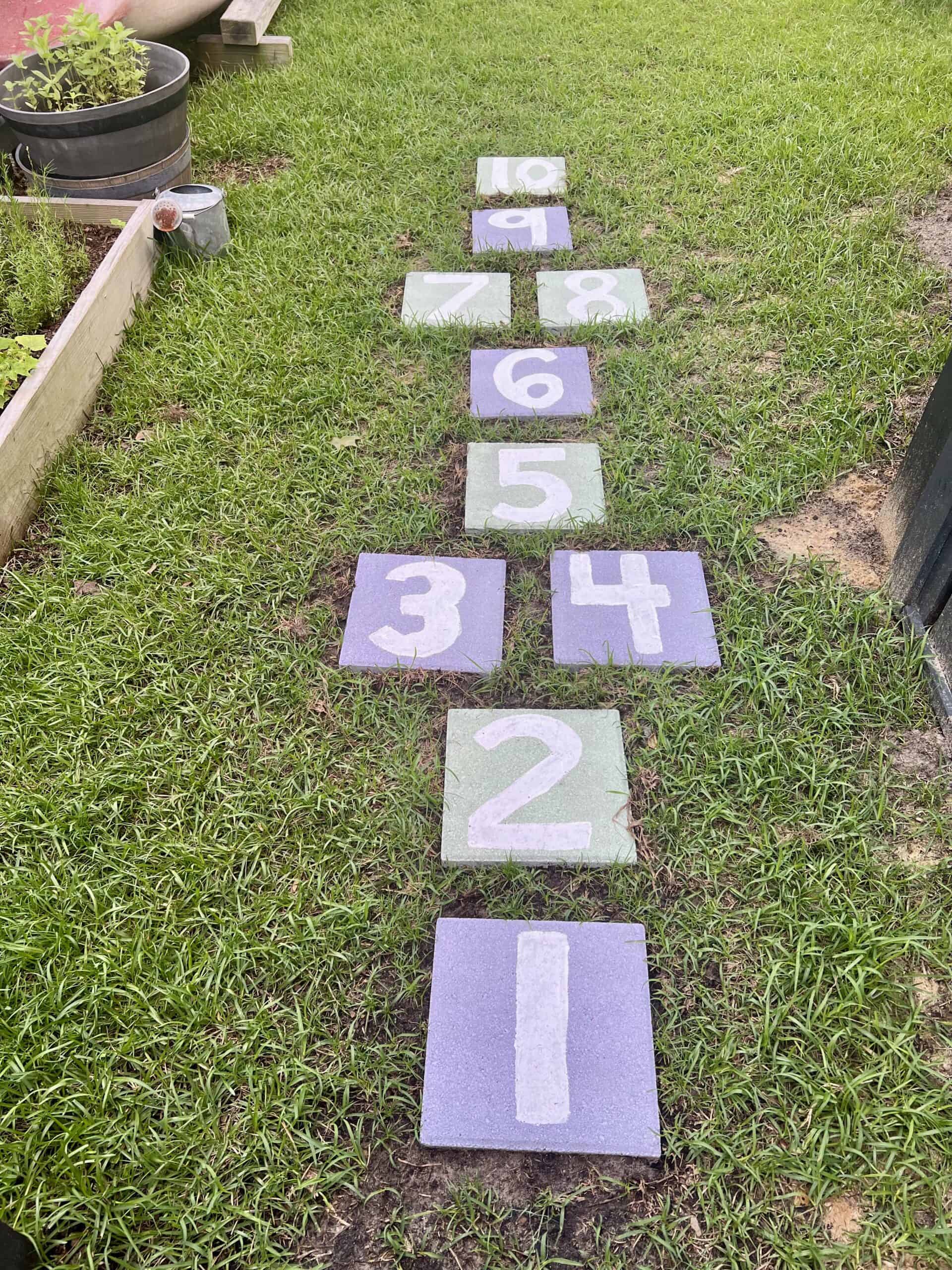 Easy DIY Hopscotch Stepping Stones for Your Backyard