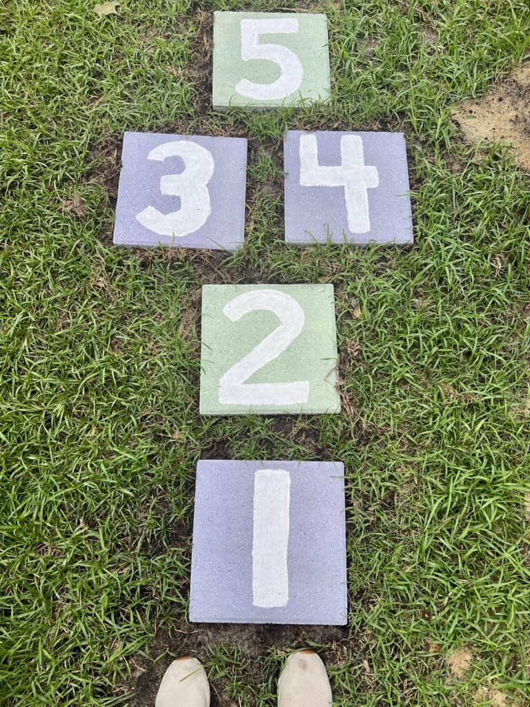 Easy DIY Hopscotch Stepping Stones for Your Backyard