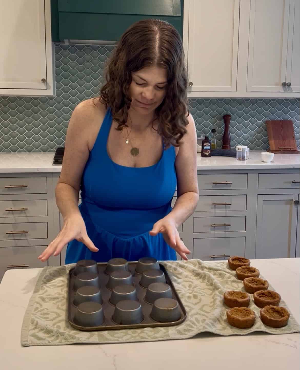 removing cookies from muffin tin